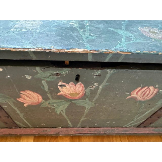 Early 20th Century Antique Hand-Painted Green Storage Chest With Floral Motifs – Central/Eastern Europe For Sale - Image 5 of 5
