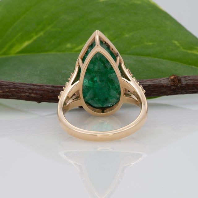 Green 7.5Ct Zambian Emerald Ring With Earth-Mined Diamond Accents: 14k Gold, Size 6.75 For Sale - Image 8 of 9