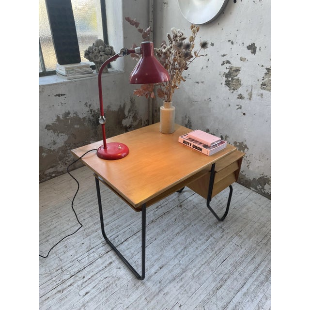 Old metal desk lamp Jumo GS1. Dating from the 50s, this lamp is designed in metal, the stem has two ball joints, allowing...