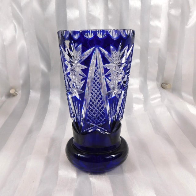 Traditional 1970s Small Blue Cut to Clear Vase # 27149 For Sale - Image 3 of 5