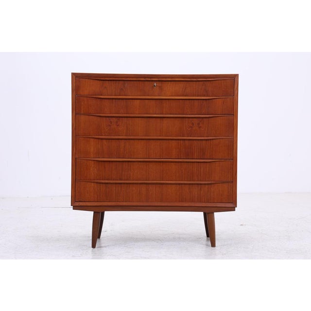 Vintage tallboy in classic Danish Modern style with beautiful teak grain and clean proportions. Six spacious drawers...