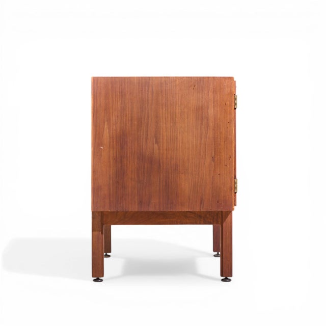 Jens Risom Jens Risom Mid Century Walnut 2 Door Cabinet Credenza For Sale - Image 4 of 8