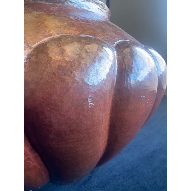 Mid 20th Century Vintage Santa Clara Del Cobre Mexican Hand Hammered Copper Olla Pot 16" X 11" For Sale - Image 5 of 7