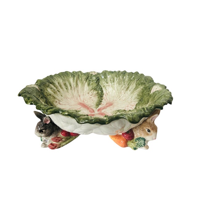 Farmhouse Vintage 1998 Fitz & Floyd English Garden Bunnies Centerpiece Footed Bowl – Hand-Painted Ceramic Cabbage Leaf Serving Dish For Sale - Image 3 of 14