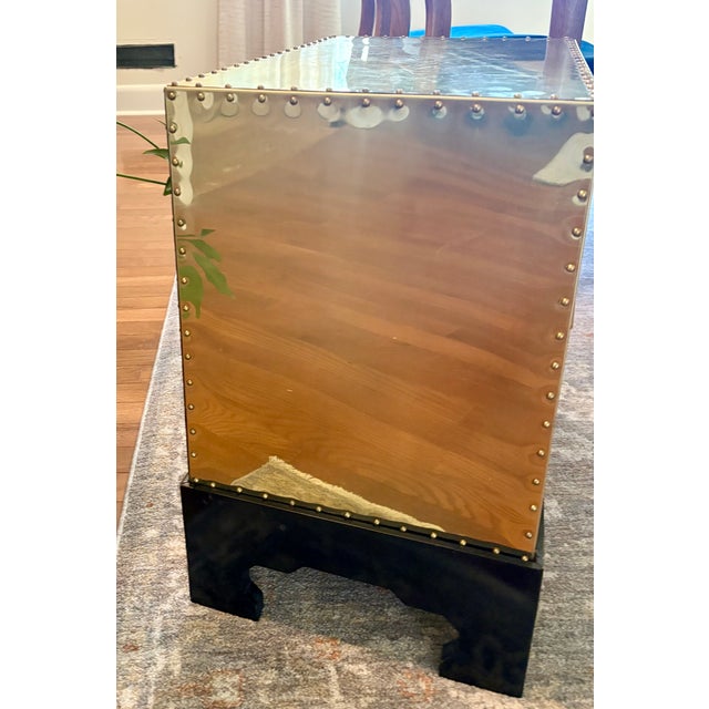 Mid-Century Modern 1970s Hollywood Regency-Chinoisorie Solid Brass Campaign Chest For Sale - Image 3 of 14