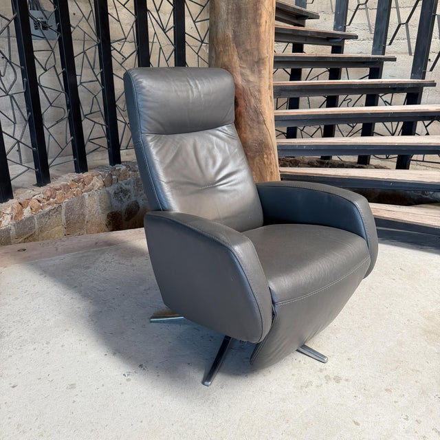 For your consideration, an ergonomic leather recliner made in Norway by IMG. Leather in gray tones. Chair can be adjusted...