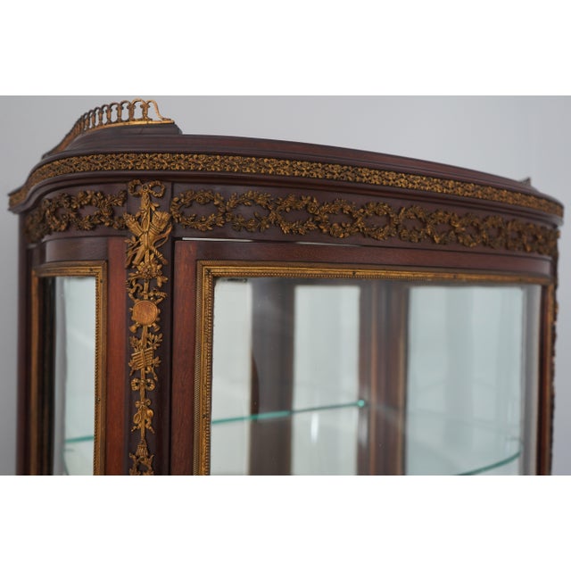 Paines Vernis Martin Bow Front Mahogany Vitrine Display Cabinet For Sale - Image 9 of 18