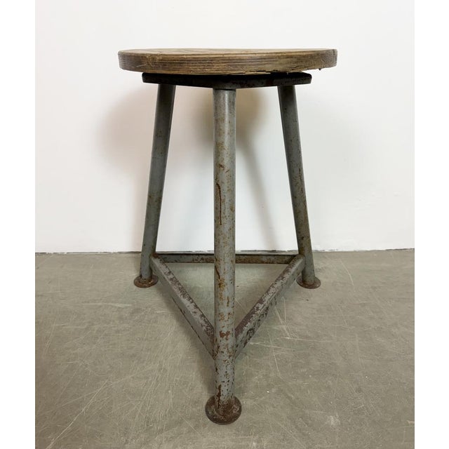 Mid-Century Modern Industrial Grey Workshop Stool, 1960s For Sale - Image 3 of 18