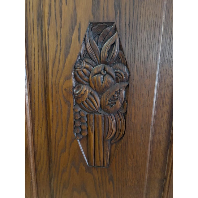 A magnificent Art Deco bonnetière in solid oak, with slender, vertical proportions that give it a distinctive presence....