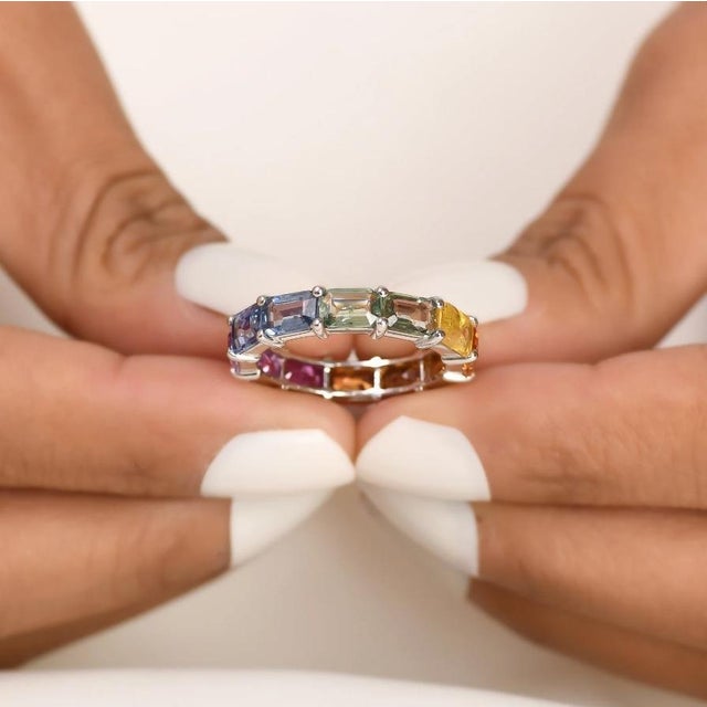 Natural 7.15 cts rainbow sapphire band ring in 14k gold For Sale - Image 18 of 18