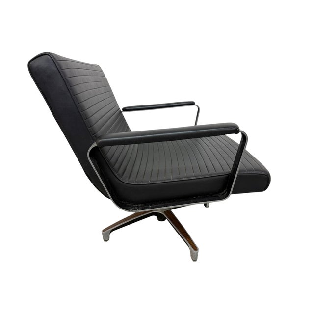 Add an iconic piece of American modern design to your space with this authentic 1960s Chromcraft swivel lounge chair....