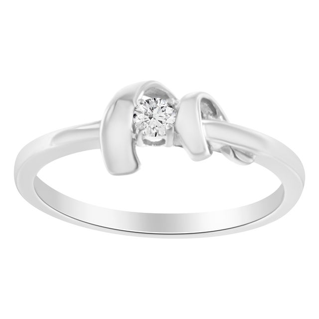Crafted in 10 karats white gold, this promise ring features a timeless design. It is beautifully embellished with a single...