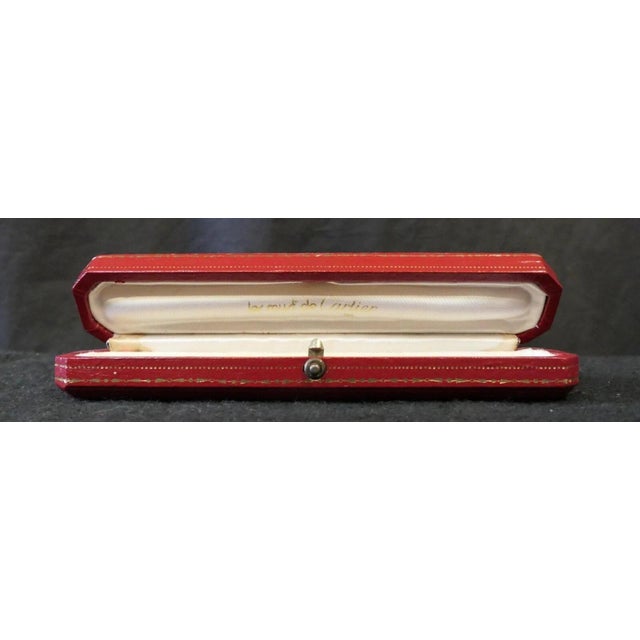 This vintage 20th century Cartier bracelet display box is in good condition. The red leather exterior features the...