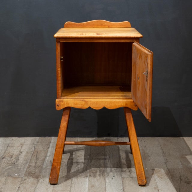 Wood Virginia House Solid Maple Nightstand c.1940 For Sale - Image 7 of 9