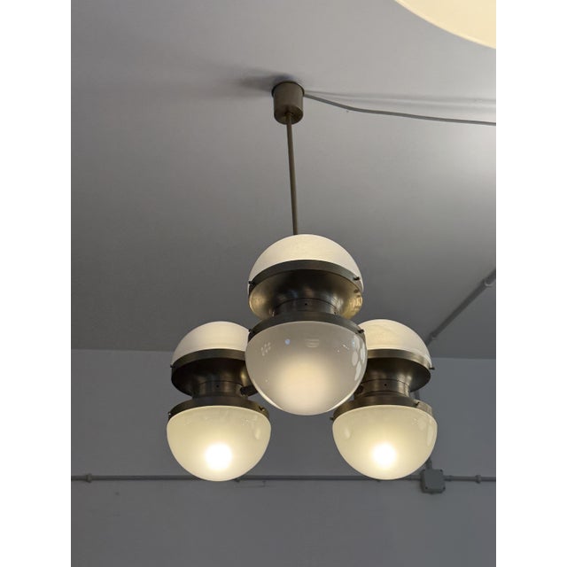 Six-light "Tetraclio" chandelier by Sergio Mazza for Artemide, 1960s Made of nickel-plated brass and blown opaline glass....