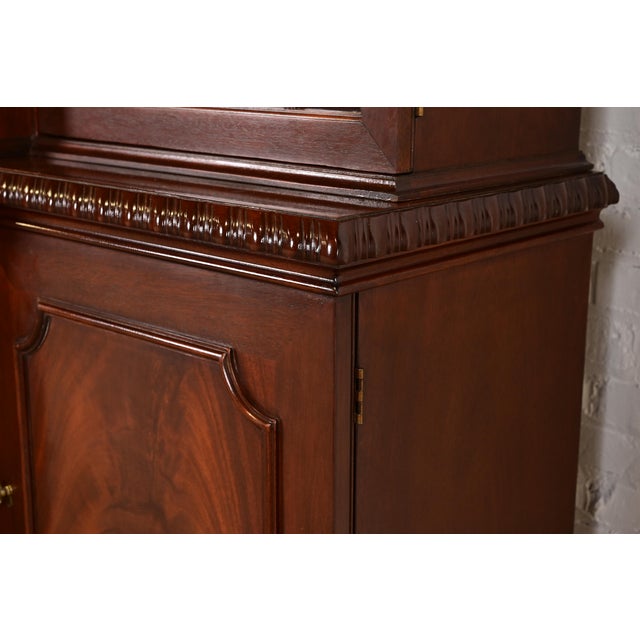 Baker Furniture Historic Charleston Georgian Flame Mahogany Lighted Breakfront Bookcase Cabinet For Sale - Image 9 of 16