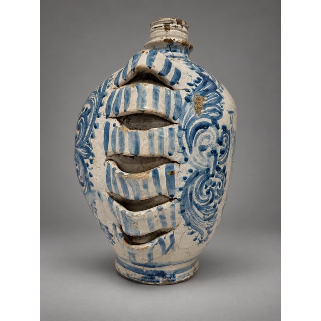 Ceramic 17th-Century Sicilian Blue-and-White Majolica Pilgrim Flask, Caltagirone For Sale - Image 7 of 15