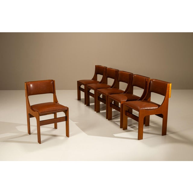 A calm and well-balanced design defines this set of dining chairs. The focus lies on proportion, material, and ease of use...
