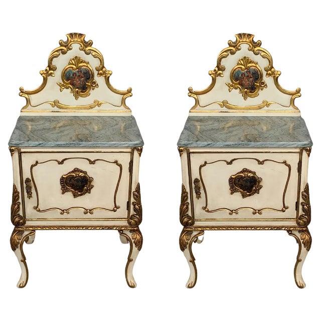 Late 19th Century Pair of White Venetian Nightstands with Marble Top and Crest Handpainted Motifs For Sale - Image 10 of 18