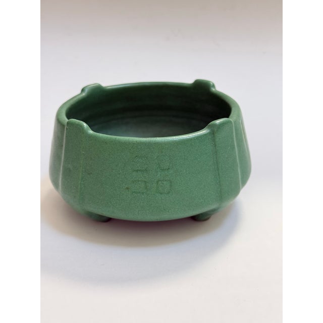 Fabulous Weller pottery vessel (use it how you like) in the iconic matte green. Like a dusty emerald, this piece catches...