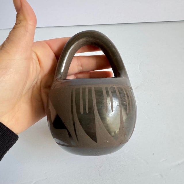 Black Santa Clara Pueblo Blackware Pottery Basket Pot Yolanda & James Signed For Sale - Image 8 of 9