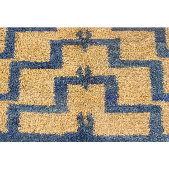 Vintage Mid-Century Modern Tulu Turkish Rug With Tribal Pattern in Blue and Soft Gold For Sale In Atlanta - Image 6 of 12
