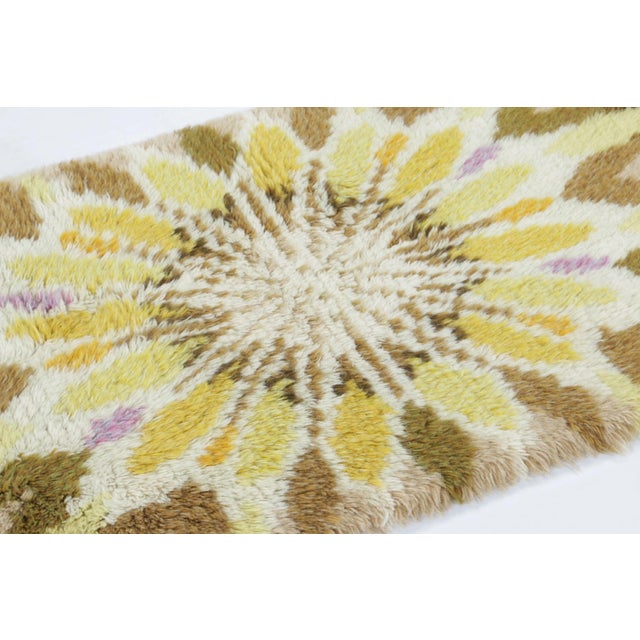 Rug & Kilim Vintage Swedish Rya Runner With Gold Sunflower Medallion Pattern - Rug & Kilim For Sale - Image 4 of 7