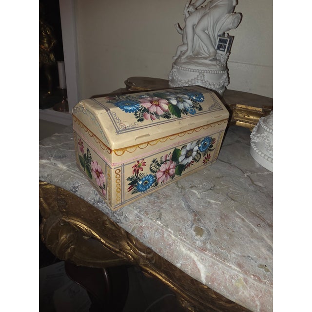 1940s Vintage Mexican Folk Art Lacquered Box For Sale - Image 5 of 8