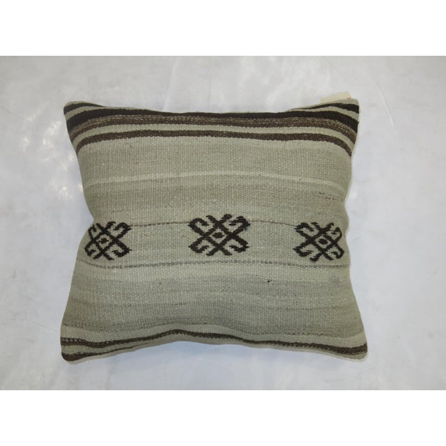 Late 20th Century Neutral Kilim Pillow - 1'5" x 1'8" For Sale - Image 4 of 5