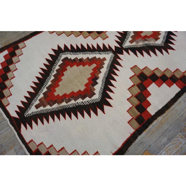 1930s White Zig Zag Antique American Native Navajo Carpet 3'4" X 5'2" Handwoven Wool Rug For Sale In New York - Image 6 of 9