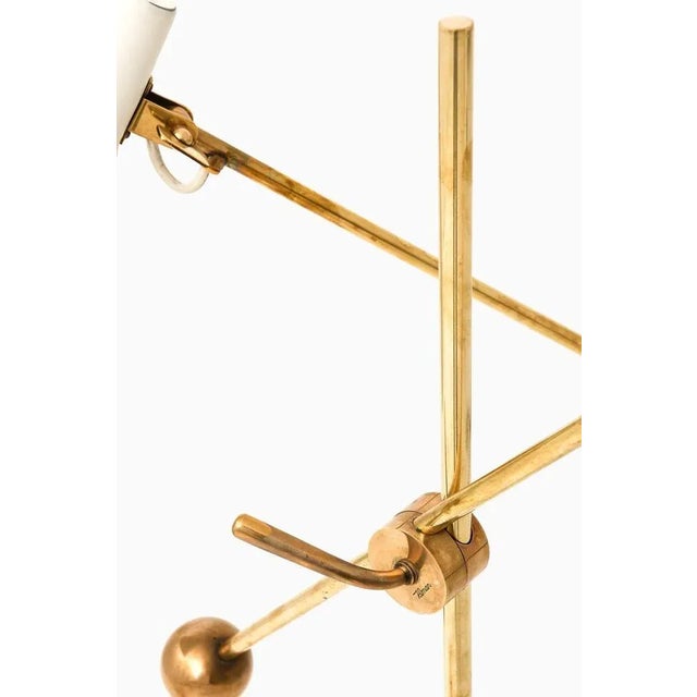 Metal Floor Lamps in White Lacquered Metal and Brass attributed to Tapio Wirkkala, 1950s, Set of 2 For Sale - Image 7 of 9