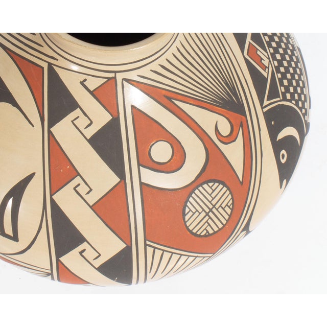 Mata Ortiz Pottery Vase by Cesar Dominguez For Sale - Image 4 of 7