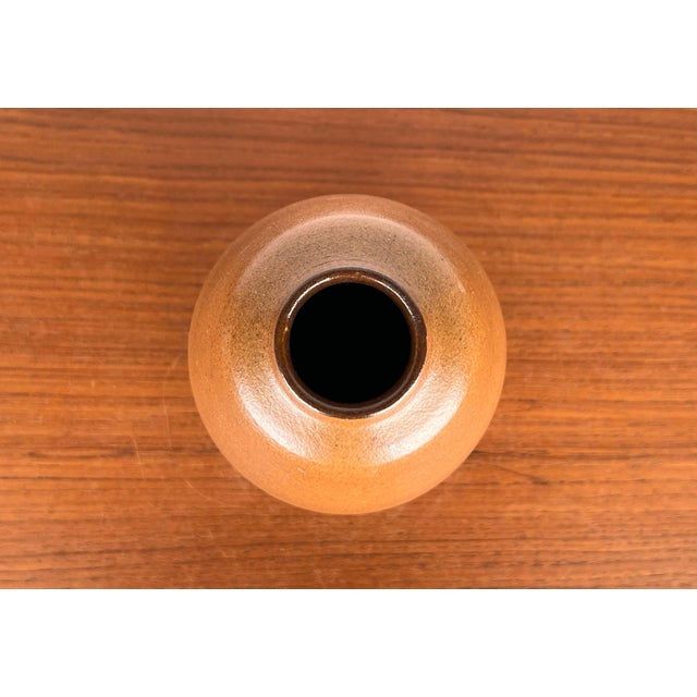 Mid-Century Modern Eastern German Studio Pottery Minimalist Vase from Paul Eydner, Waldenburg, 1960s For Sale - Image 4 of 11