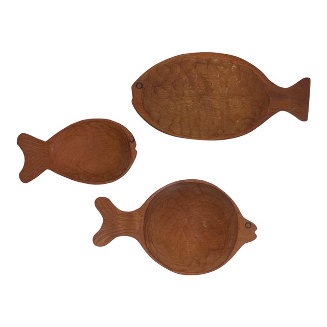 Vintage Coastal Hand Carved Wood Fish Serving Bowls Dishes Set of 3 For Sale