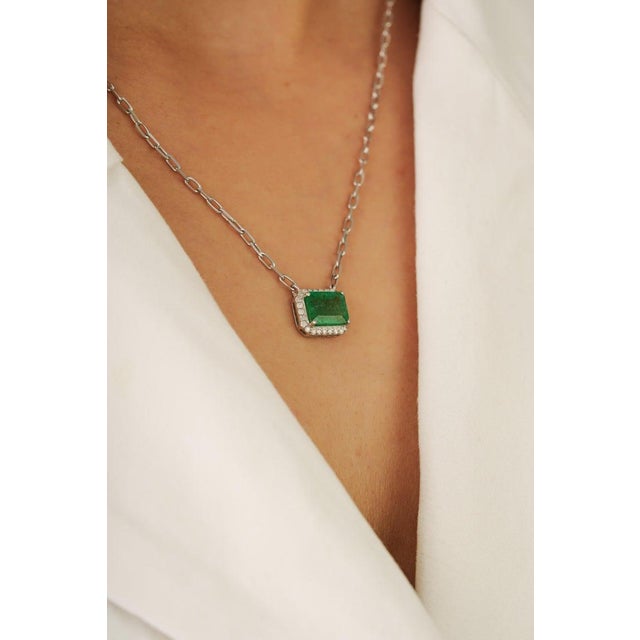 Gemstone 2.06 Ct Octagon Cut Emerald & Diamond Pendant Necklace in 925 Sterling Silver For Sale - Image 7 of 12
