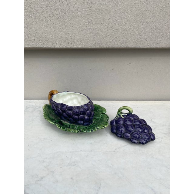 De Sarreguemines Majolica Grapes Tureen Sarreguemines, Circa 1930 For Sale - Image 4 of 6