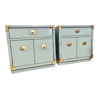 Mid 20th Century Pair of Lacquered Thomasville Passport Campaign Nightstands For Sale