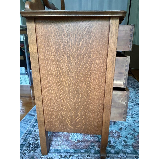 Antique 1900’s Atlas Furniture Co. Tiger Oak Serpentine Dresser With Tilting Beveled Mirror and Bail Pull Handles For Sale - Image 16 of 17