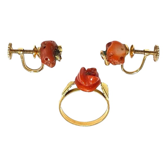 Vintage 18Kt Gold/ Coral Set of Earrings and Ring Size 4 For Sale