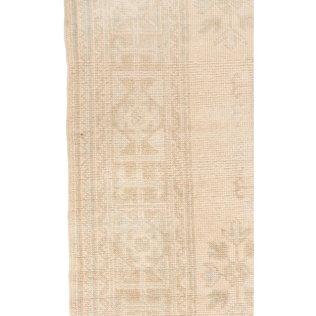Vintage Circa 1940 Subdued Turkish Oushak Runner 4'7 X 11'3 For Sale In New York - Image 6 of 10