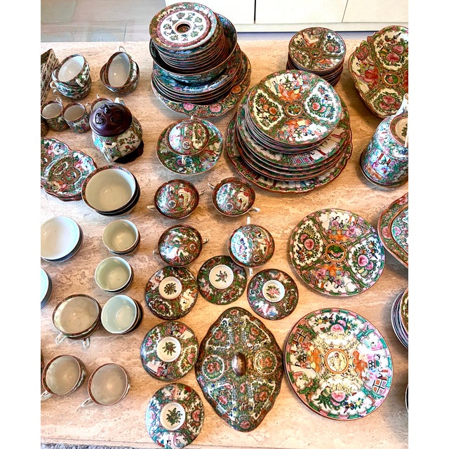 Large Vintage Chinese Export Rose Medallion Porcelain Collection – 188-Piece Estate Set For Sale - Image 13 of 17