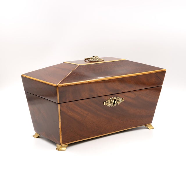 Brown Early 19th Century Regency Mahogany Box With Satinwood Edging and Brass Basket Pull For Sale - Image 8 of 12