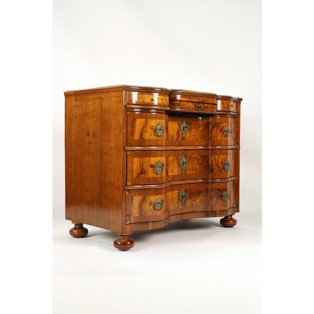 Small Baroque Chest of Drawers in Walnut with Mirror, 1760 For Sale - Image 6 of 14