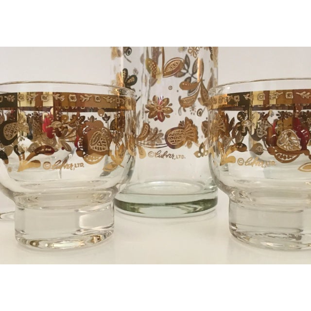 Culver Ltd. Mid-Century Modern Culver Chantilly Martini Pitcher & Four Footed Glasses- 6 Piece. For Sale - Image 4 of 5