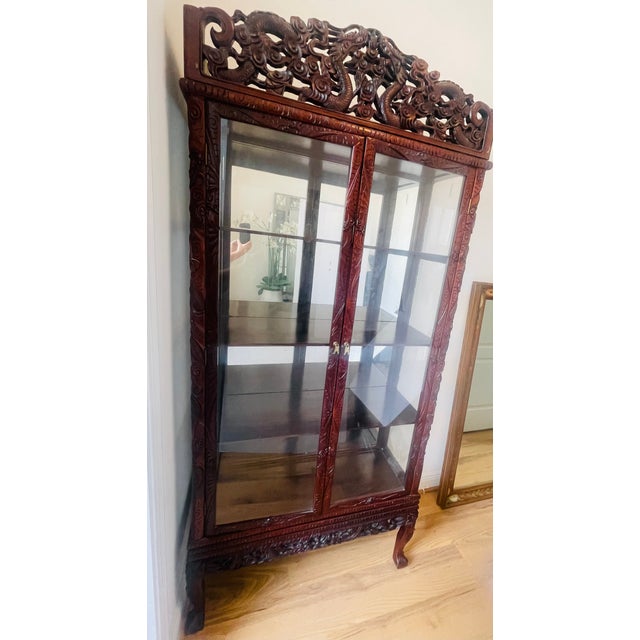 1900-1909 Gorgeous Chinese Chinoiserie Carved Vitrine Display Cabinet For Sale - Image 4 of 15