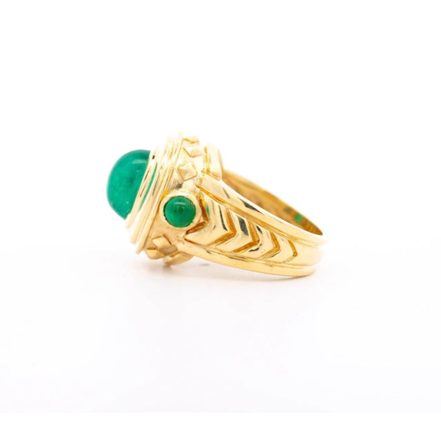 Vintage 3 Carat Cabochon Cut Colombian Emerald Bezel in 20k Yellow Gold Ring Size 6.25 For Sale - Image 4 of 10