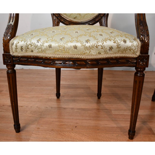 1930s French Louis XV Carved Walnut Set of 6 Dining Room Chairs / 2 Arm & 4 Side For Sale - Image 6 of 18