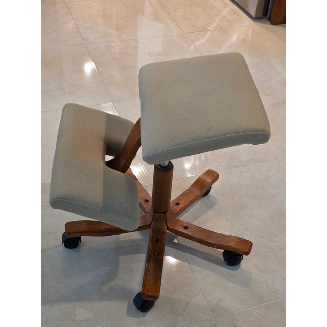 Peter Opsvik 1980s Peter Opsvik for Stokke Wing Balance Ergonomic Kneeling Chair For Sale - Image 4 of 6