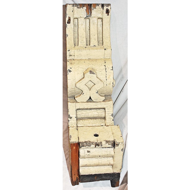 1900 - 1909 Antique White Wood American Corbel For Sale - Image 5 of 6