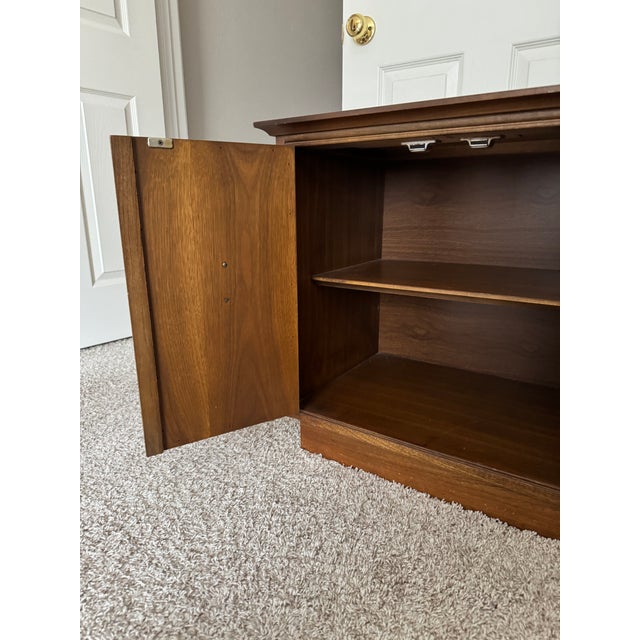 1960s Bassett Furniture Industries Mid Century Modern Dresser and Nightstand, 2 Pieces For Sale - Image 15 of 17